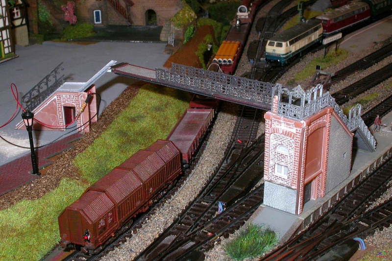 158 Dritte Stellprobe.JPG - Dritte Stellprobe. Die Fußgängerbrücke ist nun fast fertig